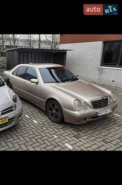 Седан Mercedes-Benz E-Class 2000 в 