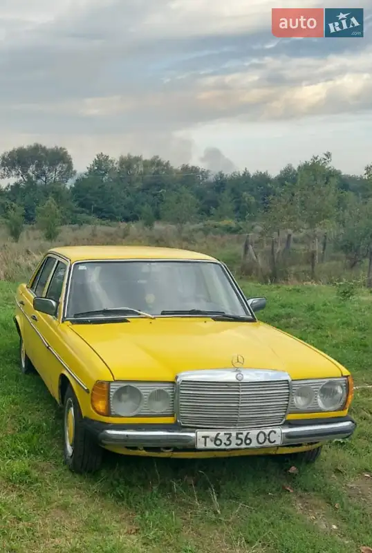 Седан Mercedes-Benz E-Class 1977 в 