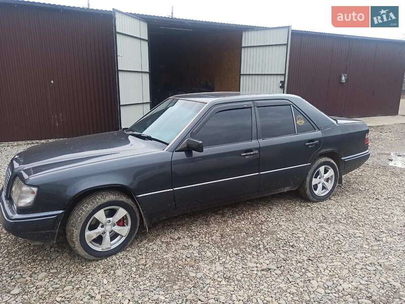 Седан Mercedes-Benz E-Class 1994 в Чернівцях