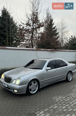 Седан Mercedes-Benz E-Class 2000 в Ровно