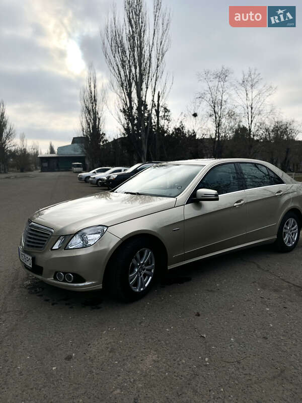 Седан Mercedes-Benz E-Class 2011 в Николаеве