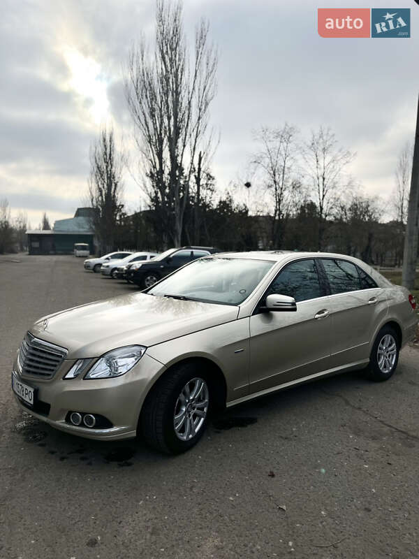 Седан Mercedes-Benz E-Class 2011 в Николаеве