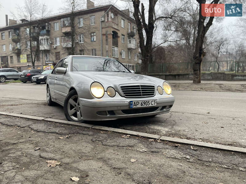 Седан Mercedes-Benz E-Class 2000 в Запоріжжі