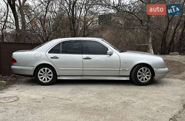 Седан Mercedes-Benz E-Class 1995 в Киеве