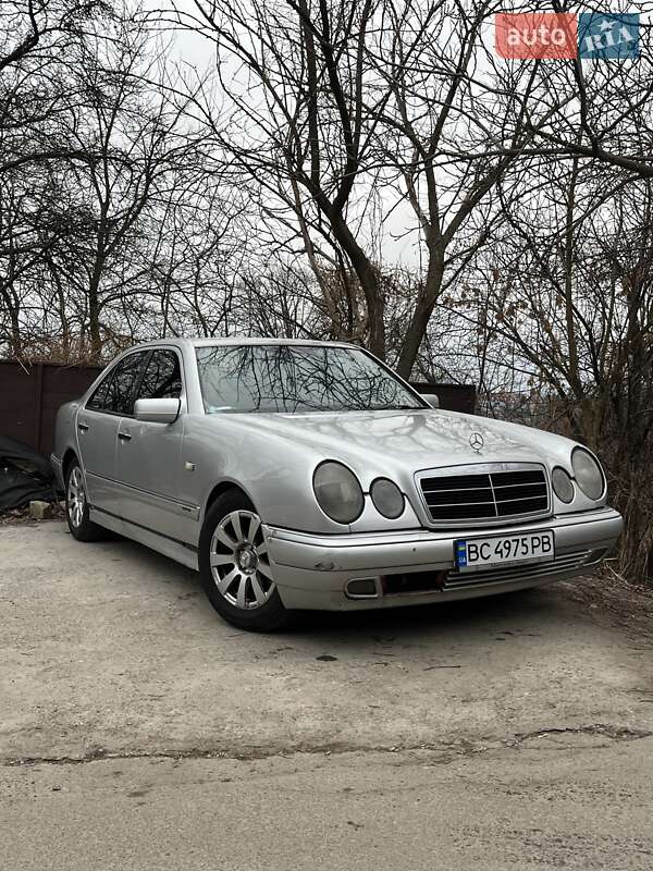 Седан Mercedes-Benz E-Class 1995 в Киеве