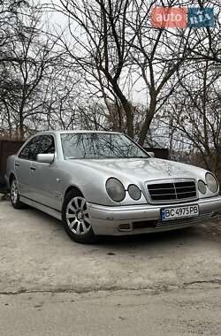 Седан Mercedes-Benz E-Class 1995 в Киеве