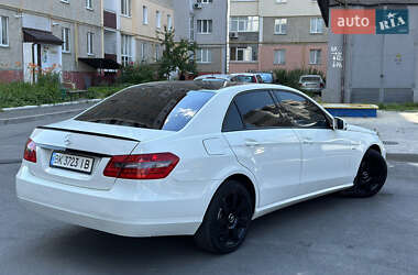 Седан Mercedes-Benz E-Class 2010 в Чернігові