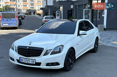 Седан Mercedes-Benz E-Class 2010 в Чернігові