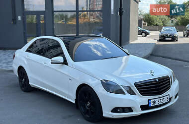 Седан Mercedes-Benz E-Class 2010 в Чернігові