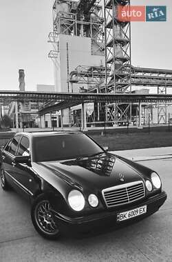 Седан Mercedes-Benz E-Class 1999 в Коростені