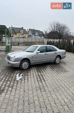 Седан Mercedes-Benz E-Class 1998 в Чернівцях