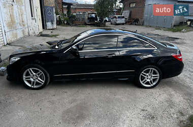 Купе Mercedes-Benz E-Class 2012 в 