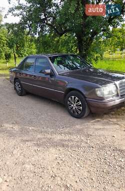 Седан Mercedes-Benz E-Class 1993 в Заболотові