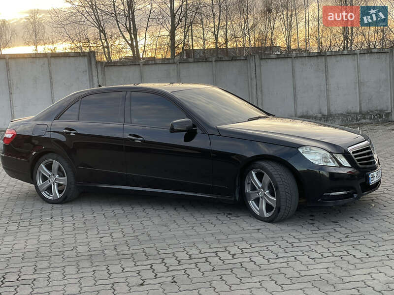 Седан Mercedes-Benz E-Class 2012 в Сарнах