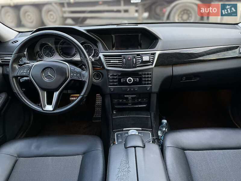 Седан Mercedes-Benz E-Class 2012 в Сарнах