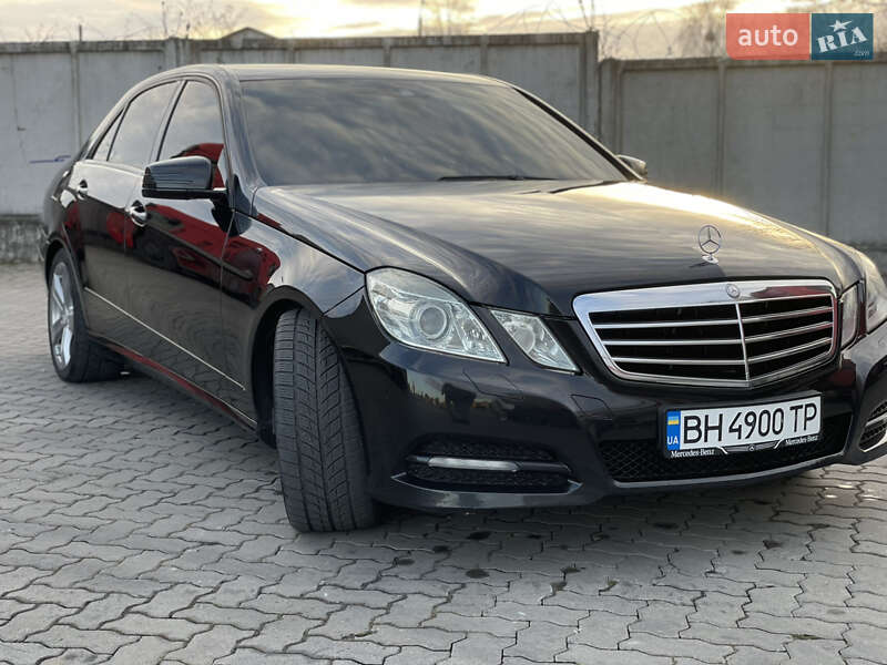 Седан Mercedes-Benz E-Class 2012 в Сарнах
