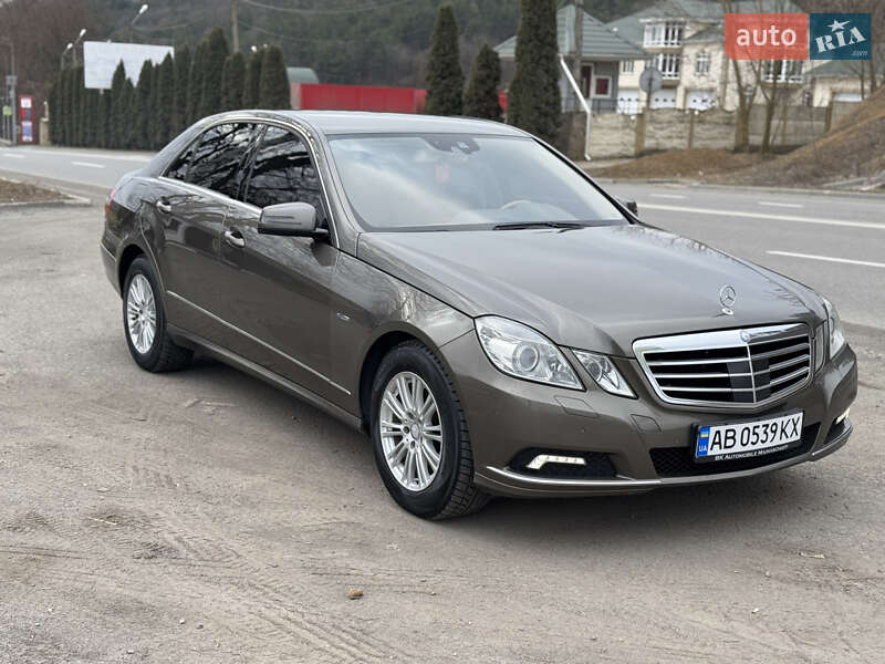 Седан Mercedes-Benz E-Class 2010 в Могилів-Подільському