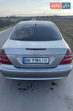 Седан Mercedes-Benz E-Class 2003 в Березному