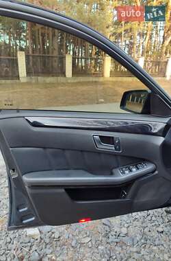 Седан Mercedes-Benz E-Class 2011 в Вараше