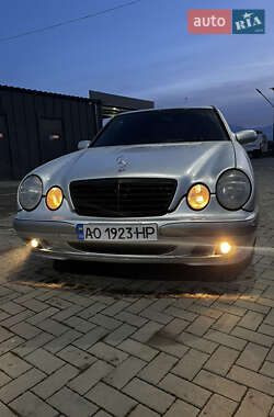 Седан Mercedes-Benz E-Class 2001 в Вишкові