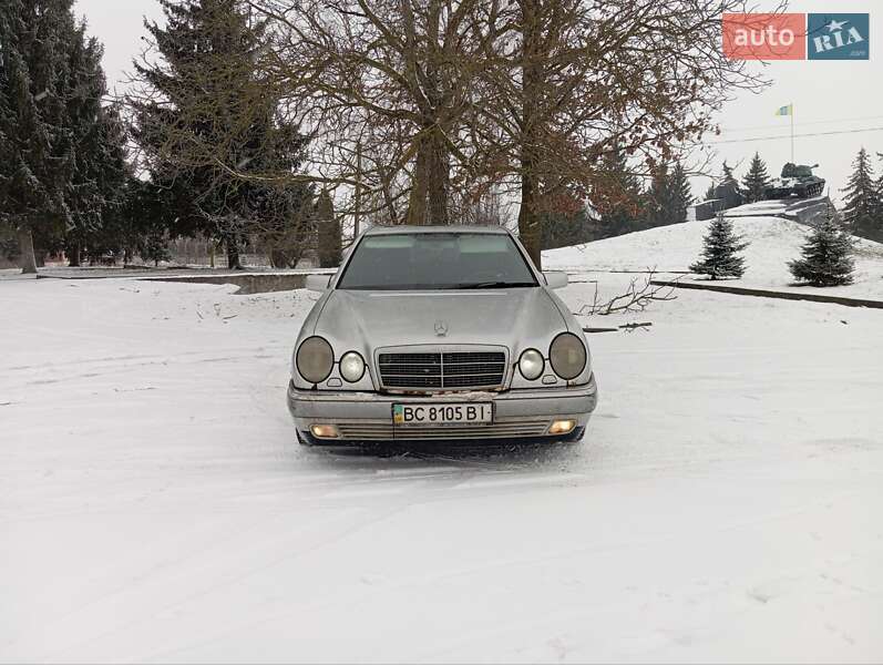 Седан Mercedes-Benz E-Class 1996 в Дубні