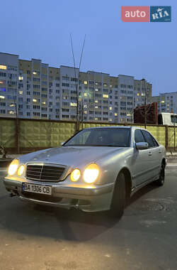 Седан Mercedes-Benz E-Class 2001 в Софіївській Борщагівці