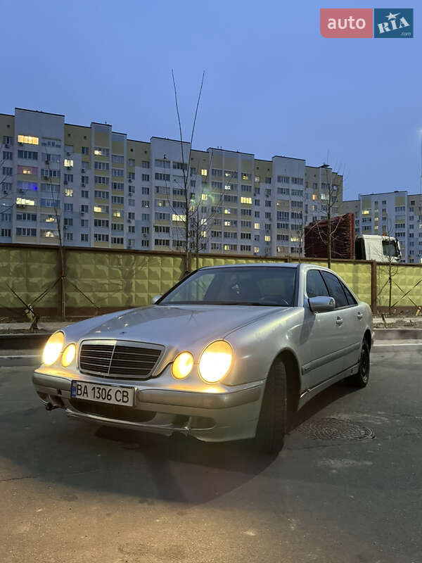 Седан Mercedes-Benz E-Class 2001 в 