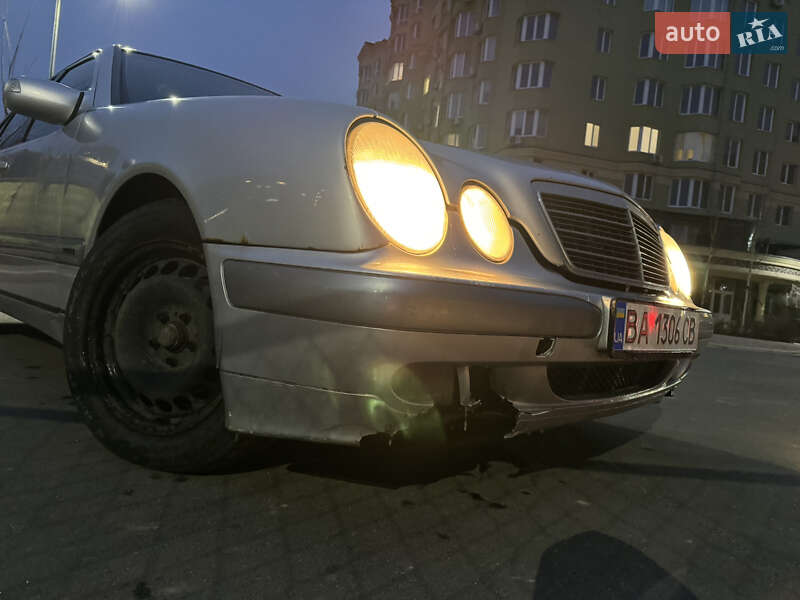 Седан Mercedes-Benz E-Class 2001 в Софіївській Борщагівці
