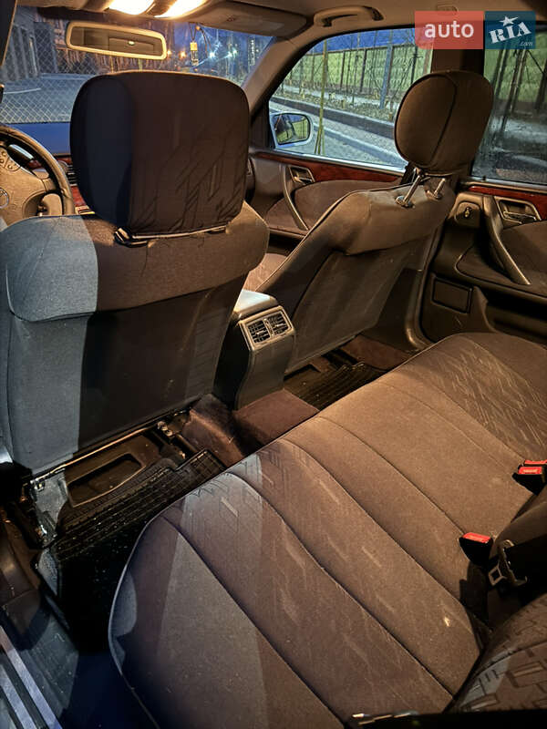 Седан Mercedes-Benz E-Class 2001 в Софіївській Борщагівці