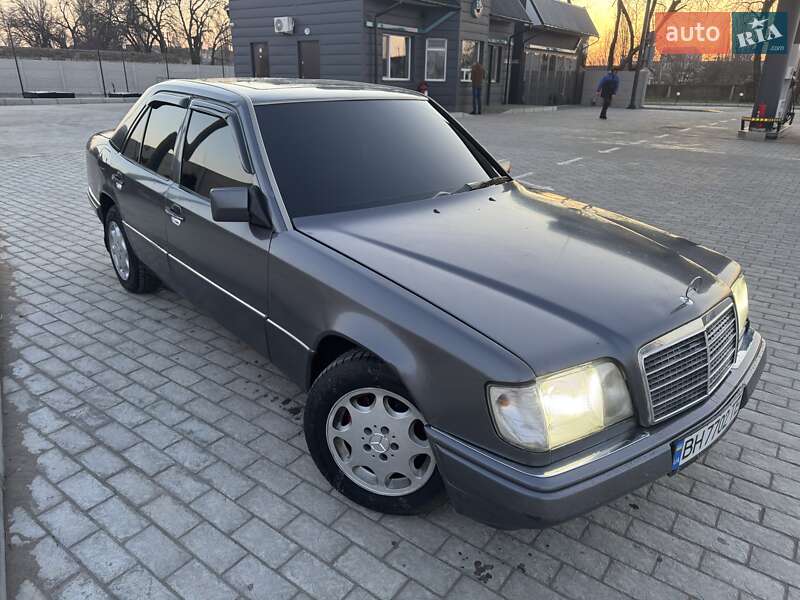 Седан Mercedes-Benz E-Class 1993 в Одессе