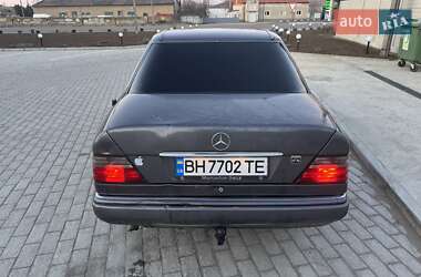 Седан Mercedes-Benz E-Class 1993 в Одессе