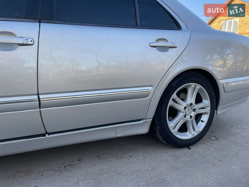 Седан Mercedes-Benz E-Class 2001 в Сокалі
