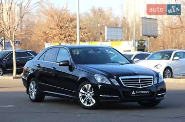 Седан Mercedes-Benz E-Class 2012 в Киеве