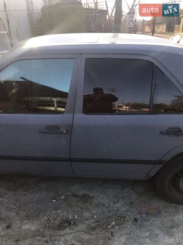 Седан Mercedes-Benz E-Class 1988 в Кропивницком