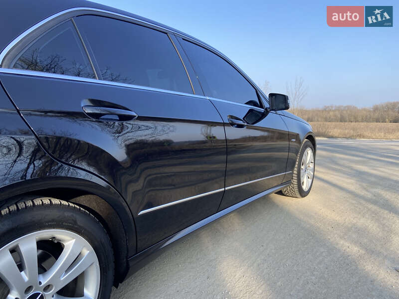 Седан Mercedes-Benz E-Class 2011 в Могилев-Подольске