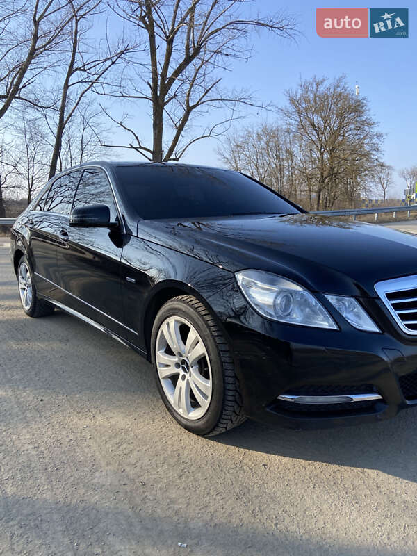 Седан Mercedes-Benz E-Class 2011 в Могилев-Подольске
