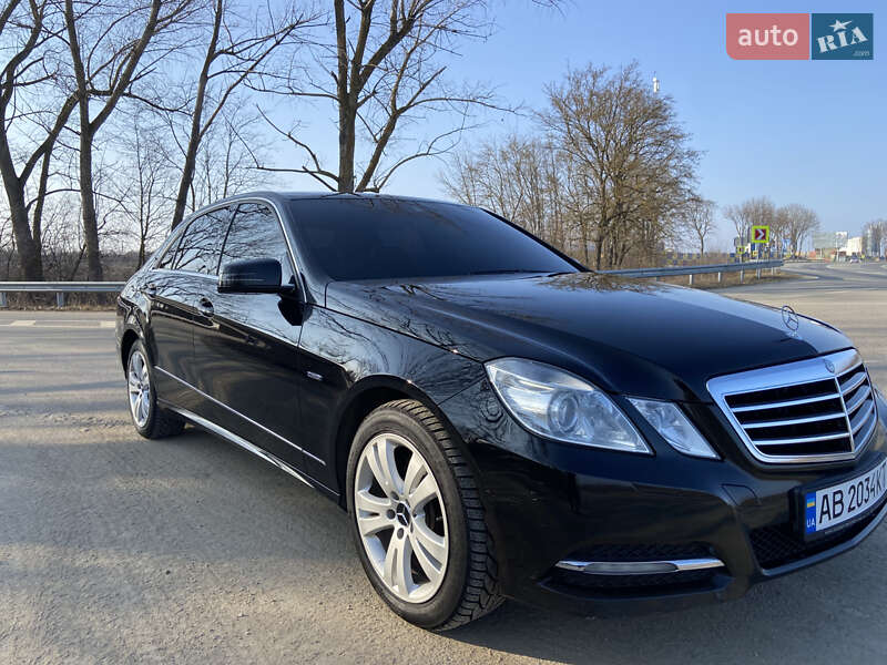 Седан Mercedes-Benz E-Class 2011 в Могилев-Подольске