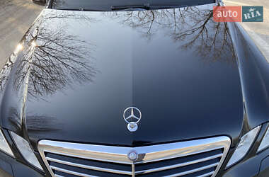 Седан Mercedes-Benz E-Class 2011 в 