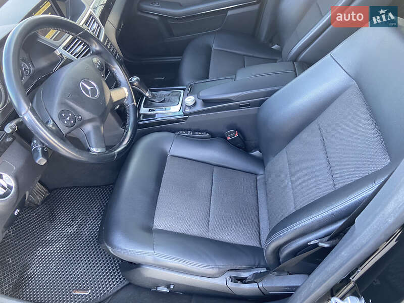 Седан Mercedes-Benz E-Class 2011 в Могилев-Подольске