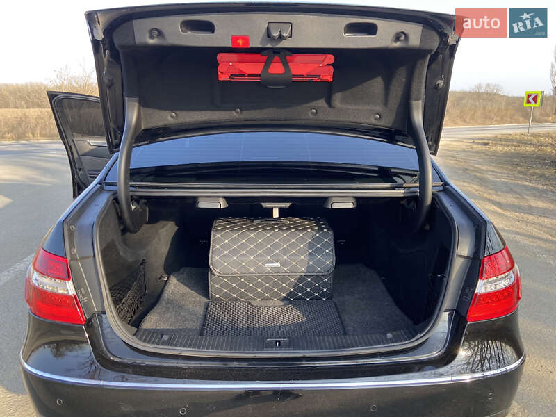 Седан Mercedes-Benz E-Class 2011 в Могилев-Подольске
