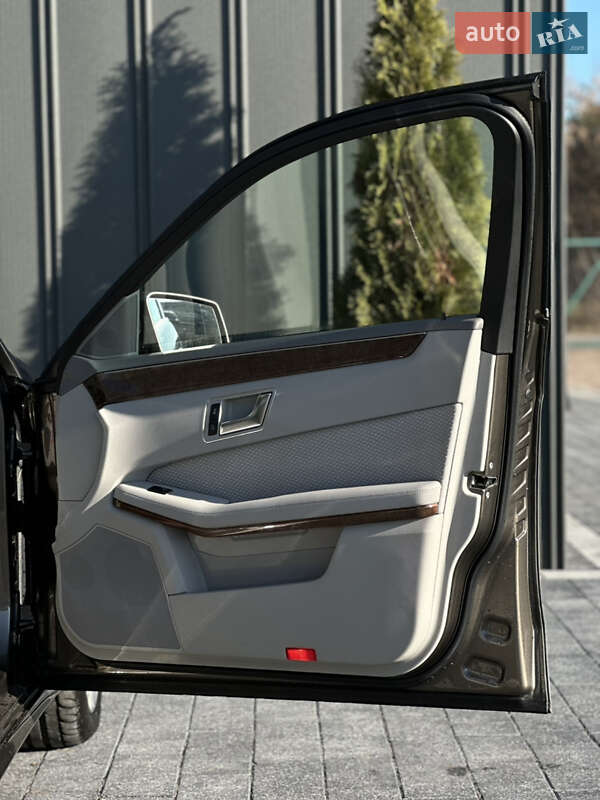 Седан Mercedes-Benz E-Class 2012 в Рівному