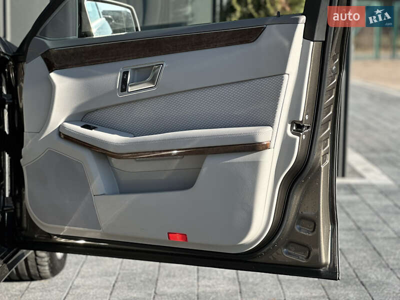 Седан Mercedes-Benz E-Class 2012 в Рівному
