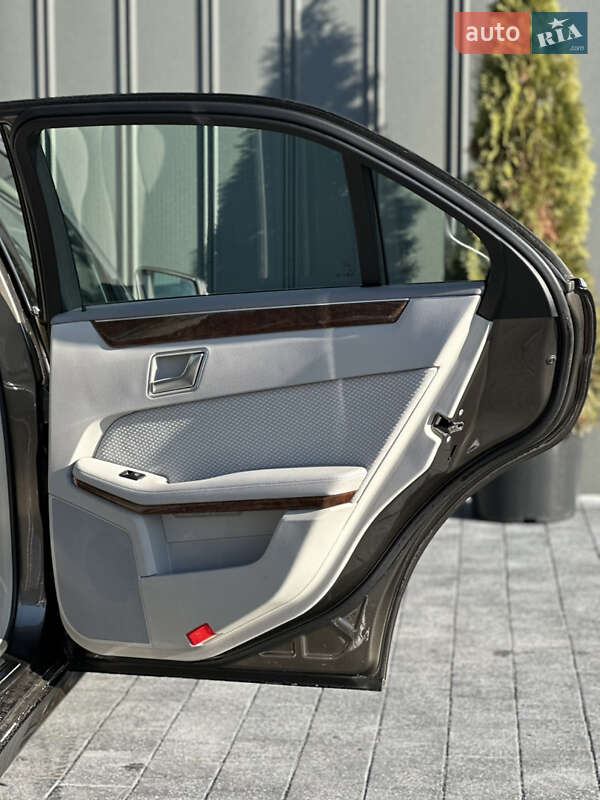 Седан Mercedes-Benz E-Class 2012 в Рівному