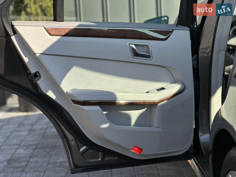 Седан Mercedes-Benz E-Class 2012 в Рівному