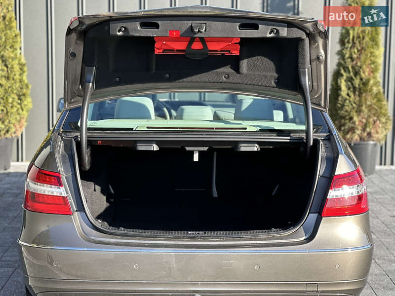 Седан Mercedes-Benz E-Class 2012 в Рівному