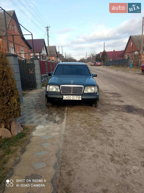 Седан Mercedes-Benz E-Class 1990 в Заречном