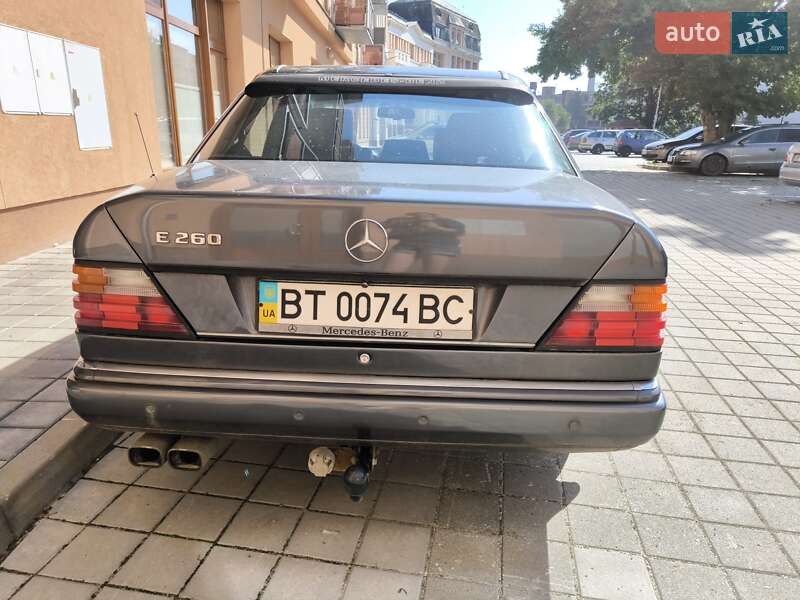 Седан Mercedes-Benz E-Class 1989 в Киеве
