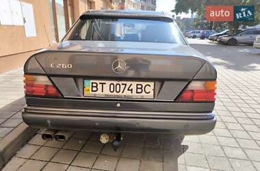 Седан Mercedes-Benz E-Class 1989 в 