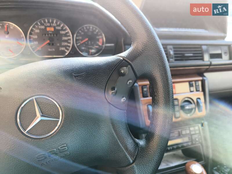 Седан Mercedes-Benz E-Class 1989 в Киеве