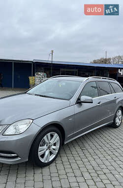 Універсал Mercedes-Benz E-Class 2011 в Чернівцях